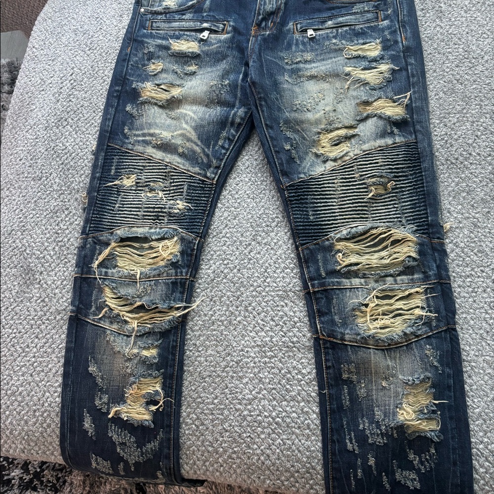 Men’s ripped embellish jeans